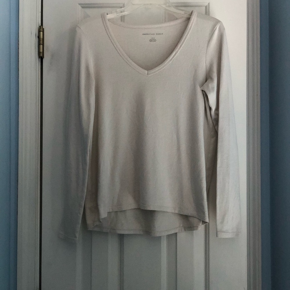 american eagle v neck tee